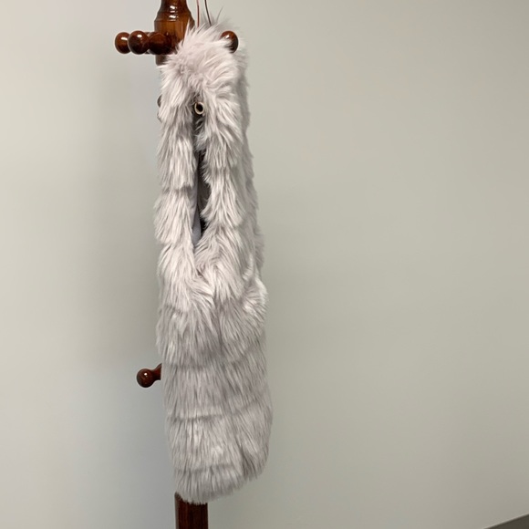 Love Tree Light Lavender Faux Fur Vest - Picture 3 of 5
